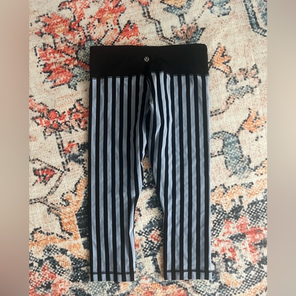 Lululemon Wunder Under Crop leggings Sea Stripe Polar Haze Black size 6